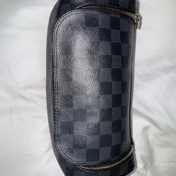Louis Vuitton Toiletry Bag - Picture 2 of 11